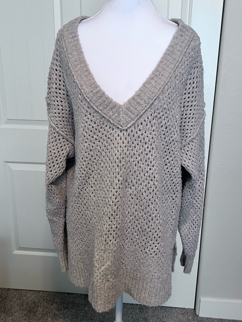 aerie Open-Knit V-Neck Oversized Sweater in Cream Beige tones Sz Medium